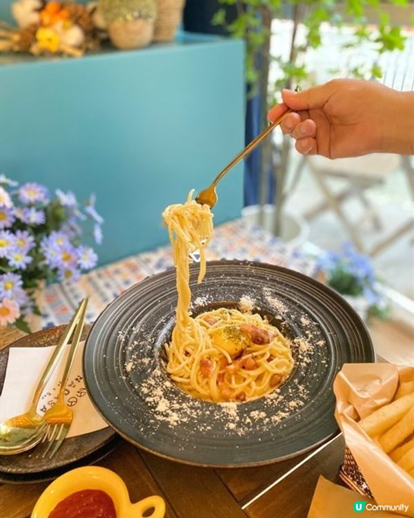 NACASA Café & Bar充滿神秘的中東色彩，兩層高...