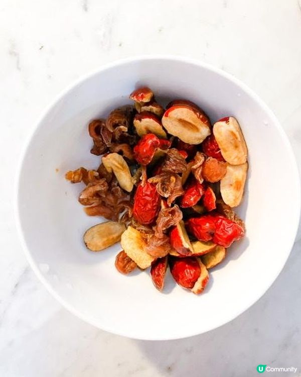 又到了秋冬天，天氣反覆，有時陽光普照，有時天色陰沉