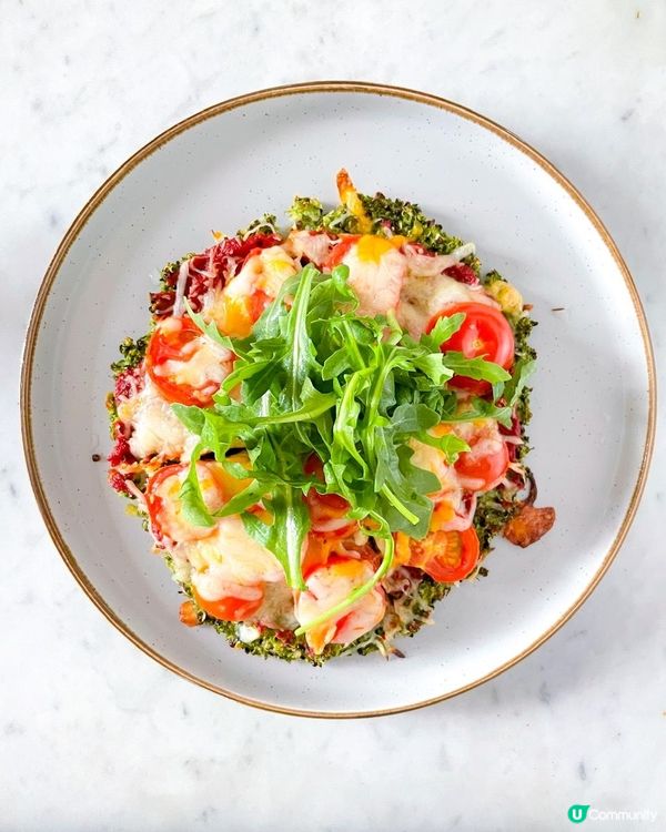 這個Pizza餅底用了藜麥及西蘭花整成，