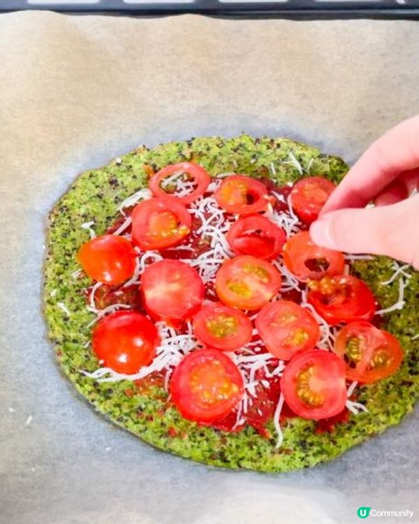 這個Pizza餅底用了藜麥及西蘭花整成，