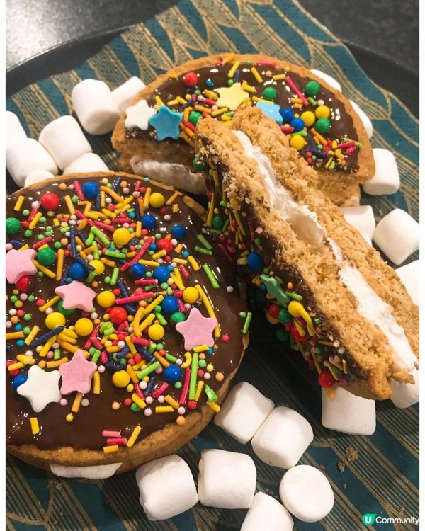 以下色彩繽紛的「棉花糖夾餅」，只要使用微波爐兼大約10分鐘就...