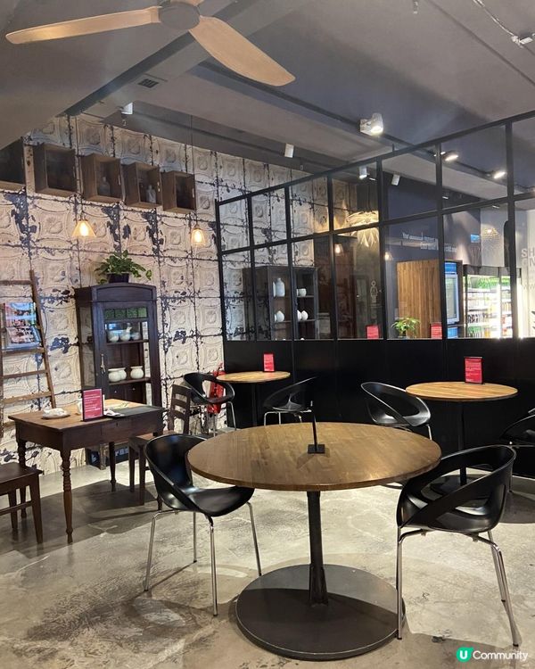 話說小編之前已經見到唔少人介紹過呢一間位於鴨脷洲嘅隱世咖啡店...