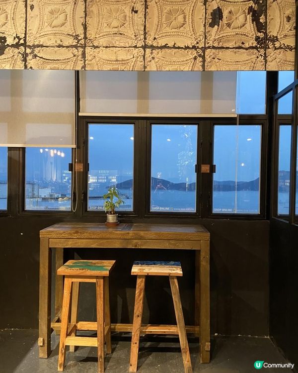 話說小編之前已經見到唔少人介紹過呢一間位於鴨脷洲嘅隱世咖啡店...