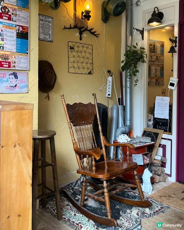 經過大南街來到南昌街，沿途走著遇見一間極具特色的美式快餐店，...