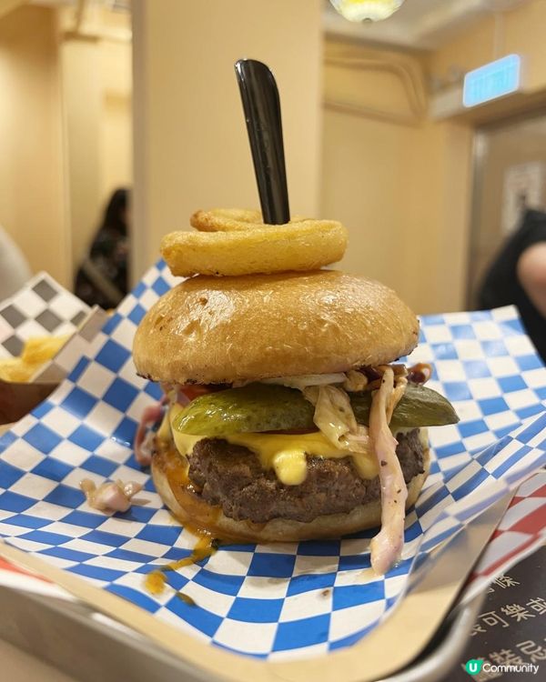 經過大南街來到南昌街，沿途走著遇見一間極具特色的美式快餐店，...