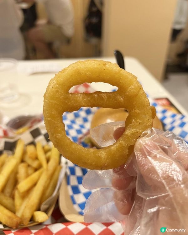 經過大南街來到南昌街，沿途走著遇見一間極具特色的美式快餐店，...