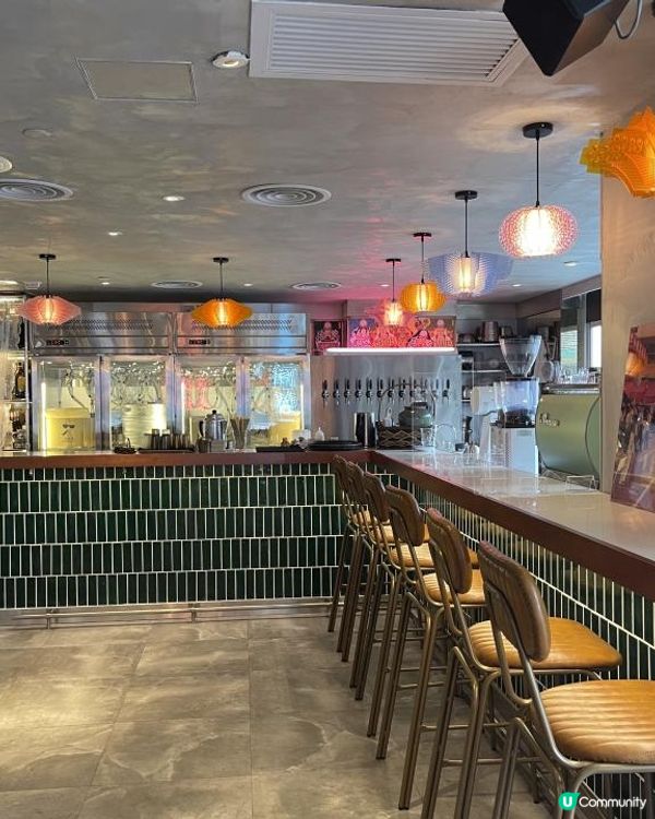 何蘭正🥰第一次黎到，感覺是型格的西餐，有好多Signitur...