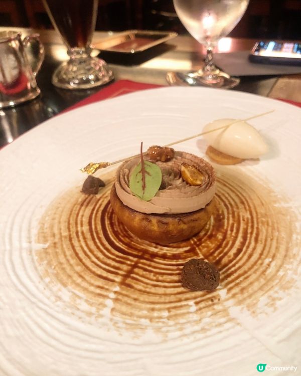 難得黎到半島chesa食lunch，都有掙扎過好唔好揀食依個...