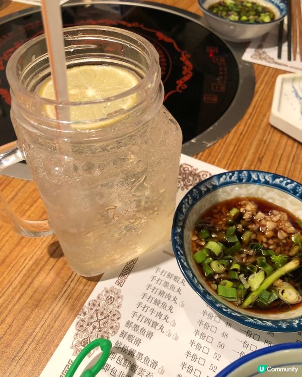 好朋友生日，今晚帶佢地去精緻台式火鍋店阿來客棧嘆返餐。