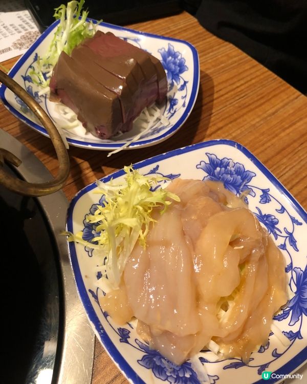 好朋友生日，今晚帶佢地去精緻台式火鍋店阿來客棧嘆返餐。