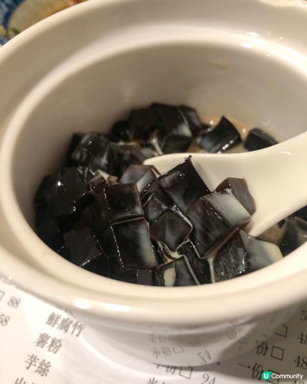 好朋友生日，今晚帶佢地去精緻台式火鍋店阿來客棧嘆返餐。