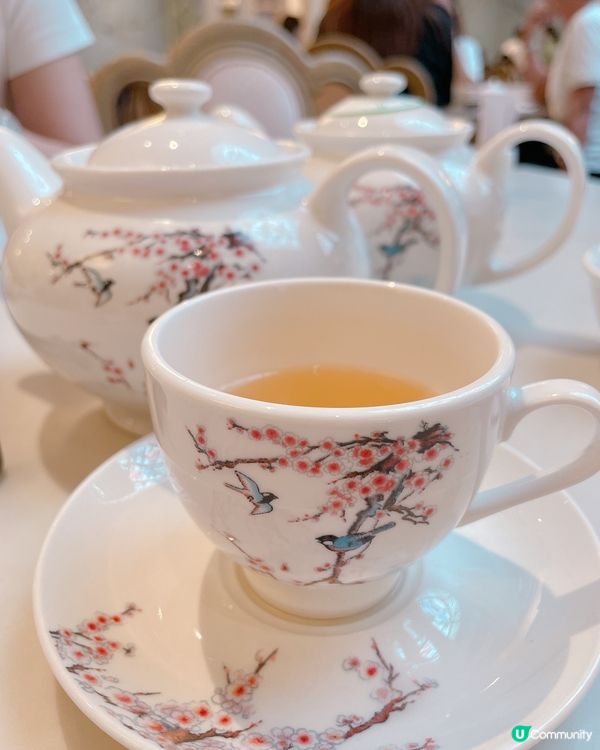 去迪士尼但去飲茶😂由於其他餐廳太多人，於是就行咗入翠園食lu...