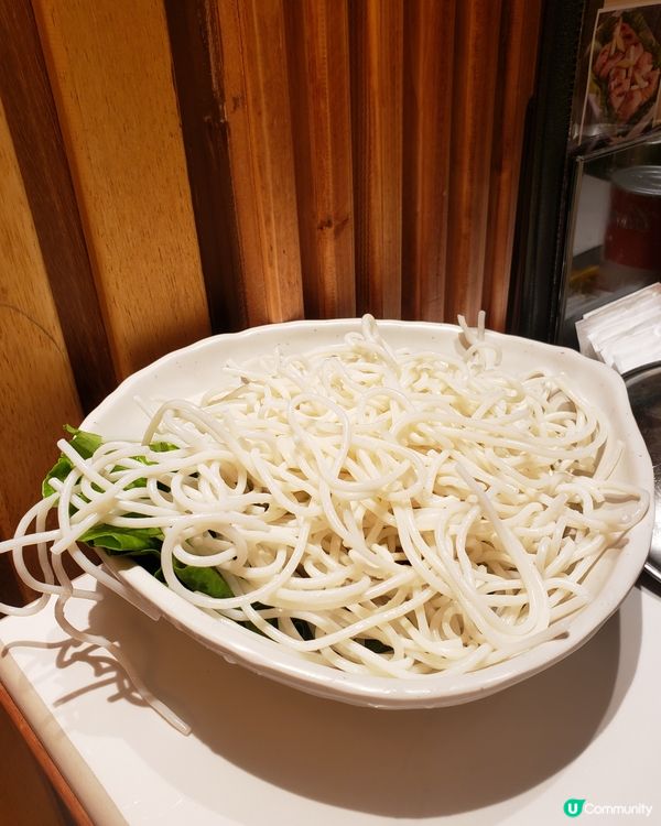 尋晚去咗百分百食藥膳湯底的醉雞鍋，80蚊份感覺雞係好足夠兼好...