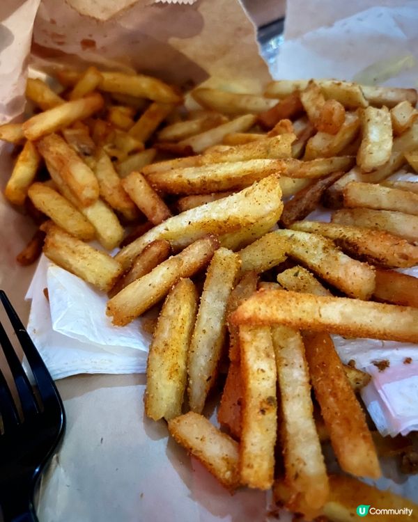 Five Guys 嘅薯條雖然係small size，但都好...