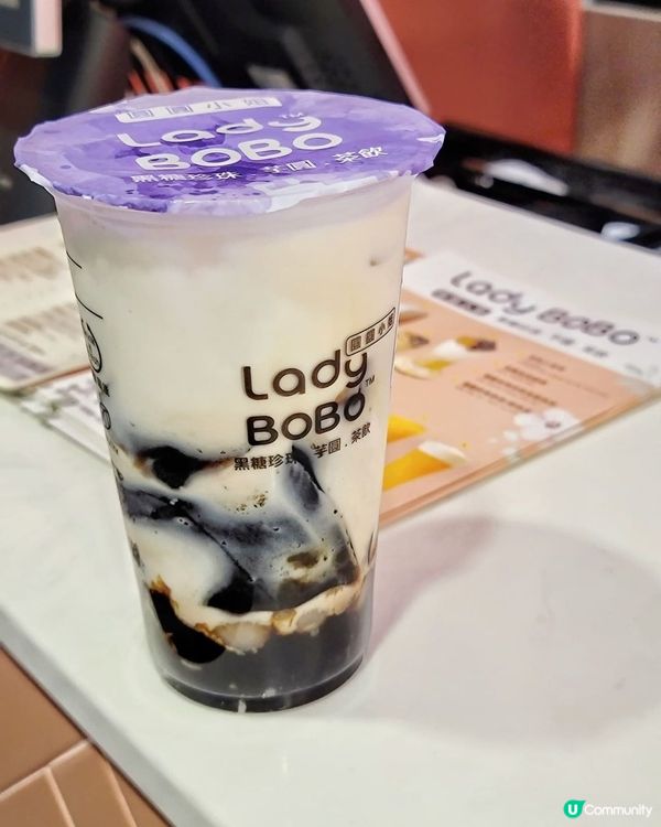 去開旺角想飲野，見到宜間 圓圓小姐 都好多人幫襯，成間店都粉...