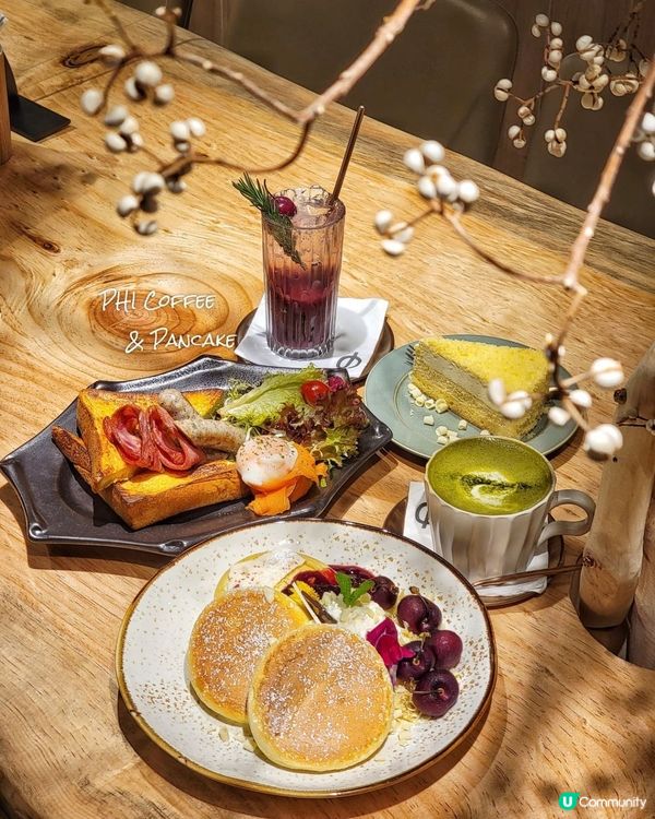 去中環見到有間好大，裝修得好靚既新cafe喎，睇一睇原來有p...