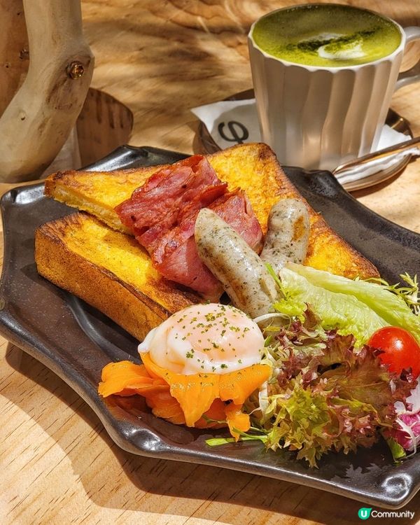 去中環見到有間好大，裝修得好靚既新cafe喎，睇一睇原來有p...