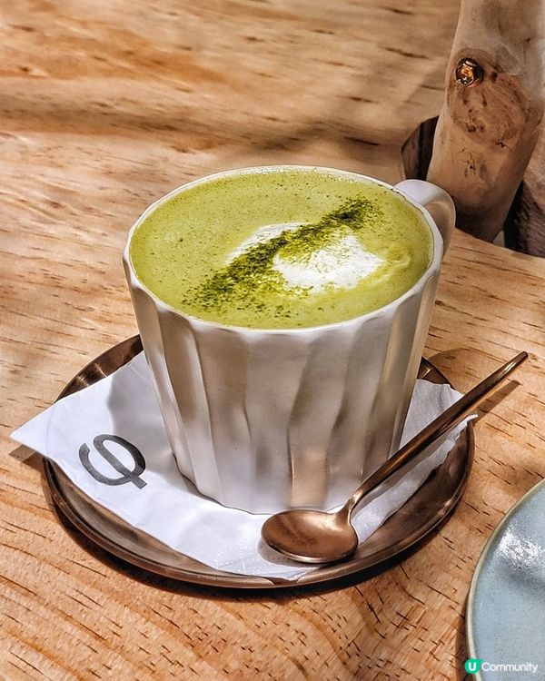 去中環見到有間好大，裝修得好靚既新cafe喎，睇一睇原來有p...