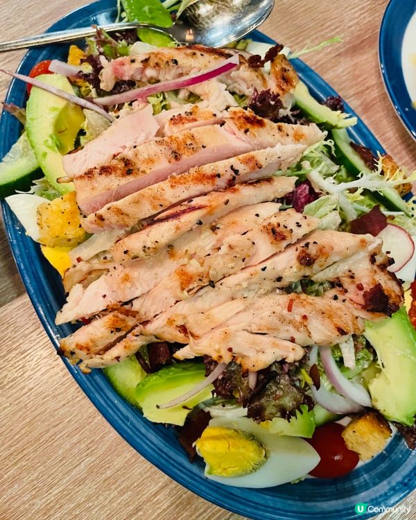 海鮮青口有驚喜，很新鮮美味，烹調方法也很特別。青口用上蒜蓉加...