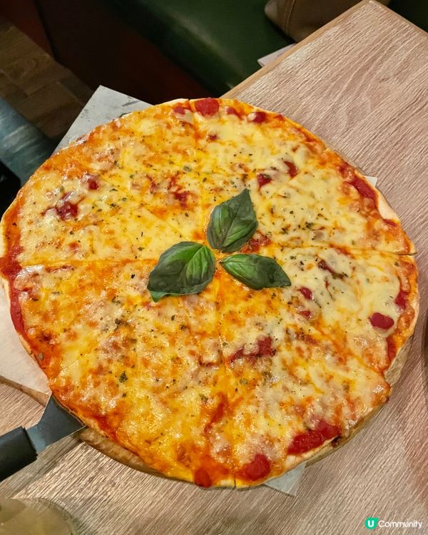 海鮮青口有驚喜，很新鮮美味，烹調方法也很特別。青口用上蒜蓉加...