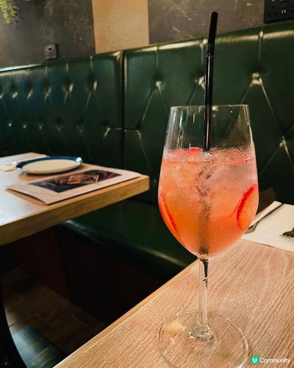 海鮮青口有驚喜，很新鮮美味，烹調方法也很特別。青口用上蒜蓉加...