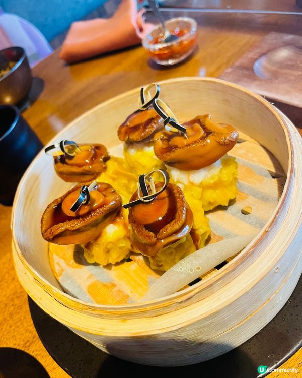 位於紅磡海邊的嘉里酒店中的中菜廳紅糖。這裏環境位置寬敞窗邊座...