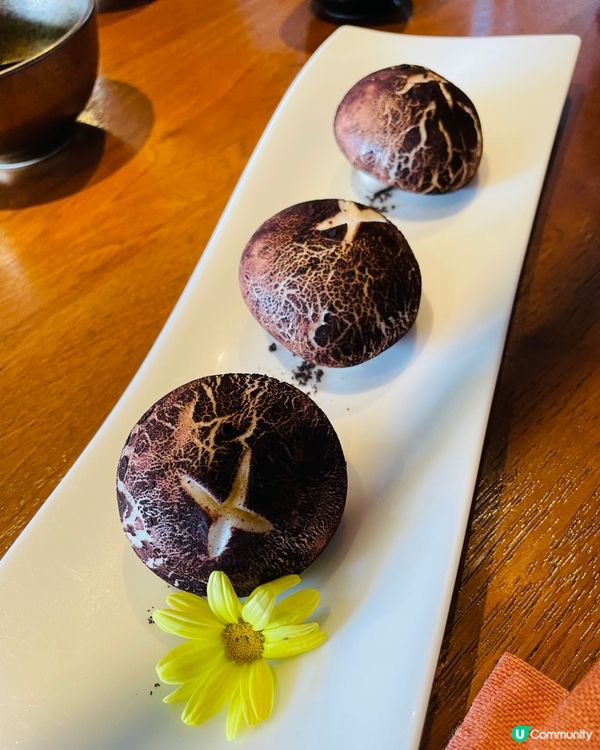 位於紅磡海邊的嘉里酒店中的中菜廳紅糖。這裏環境位置寬敞窗邊座...