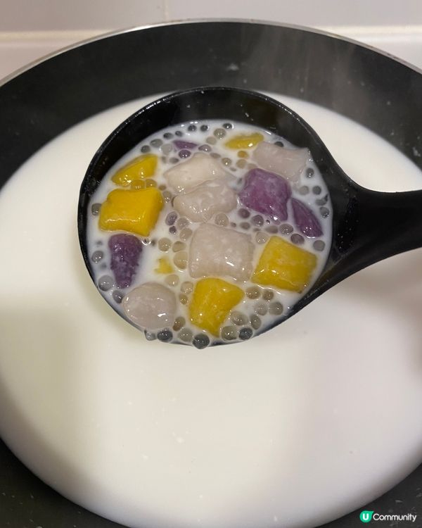 在家吃糖水，天氣凍，煲咗個椰汁西米芋圓，簡單方便