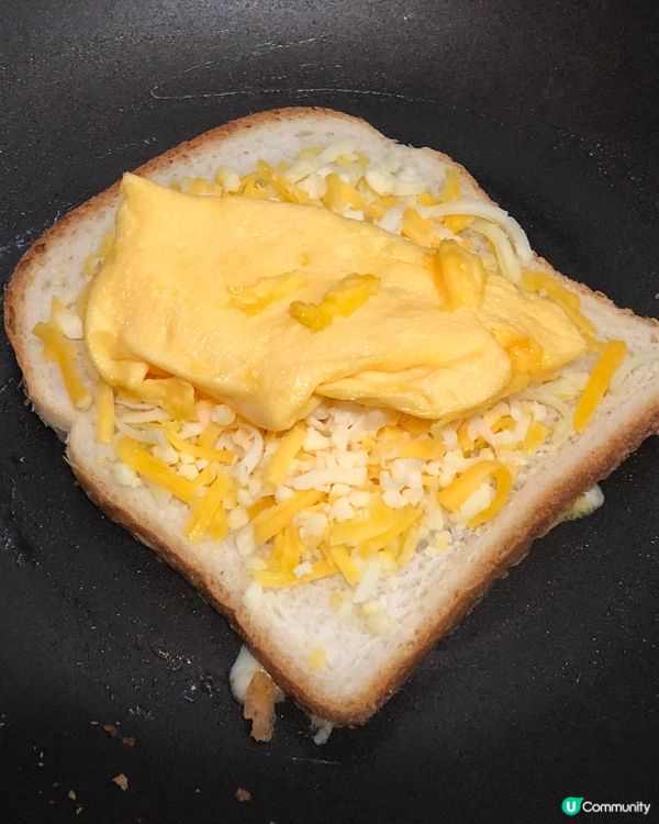 用牛油搽喺麵包嘅表面，有牛油嗰面落鑊