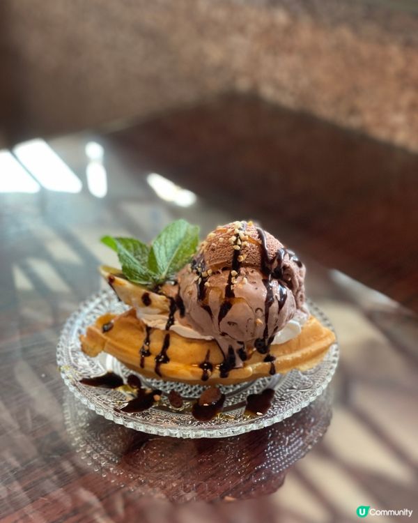 懷舊打卡cafe, 充滿懷舊玩具收藏，但食物一般，價錢頗貴，...