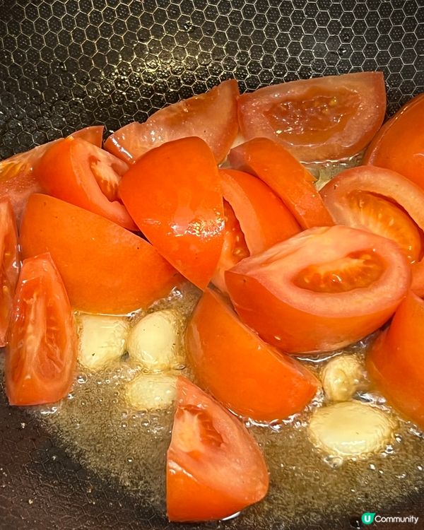 煎三文魚配蕃茄菠蘿汁