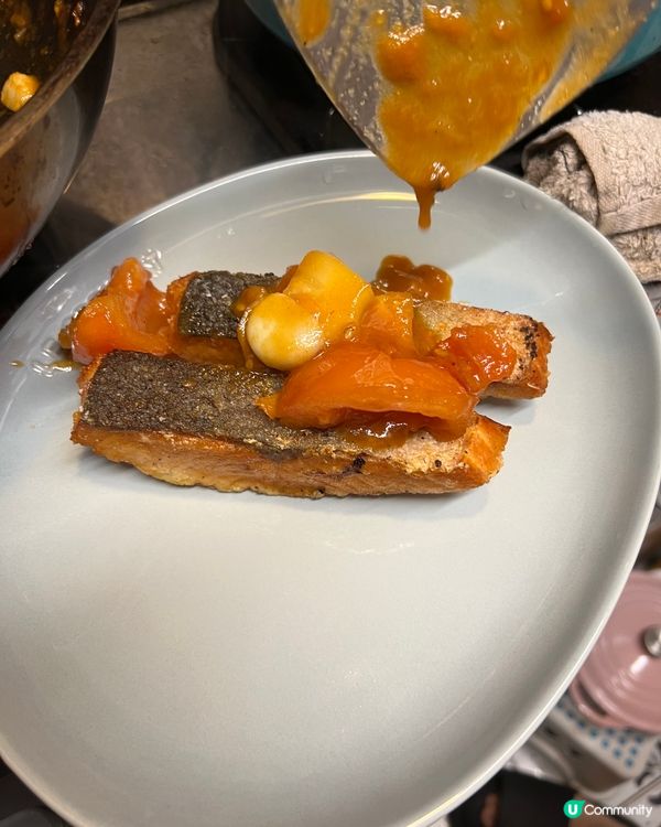 煎三文魚配蕃茄菠蘿汁