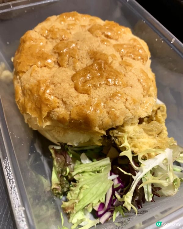 喺銅鑼灣蘭芳道見客見倒大大間龍泉冰廳，餐廳裝潢充滿懷舊冰室嘅...