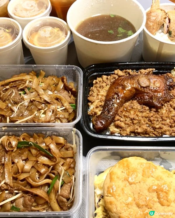 喺銅鑼灣蘭芳道見客見倒大大間龍泉冰廳，餐廳裝潢充滿懷舊冰室嘅...