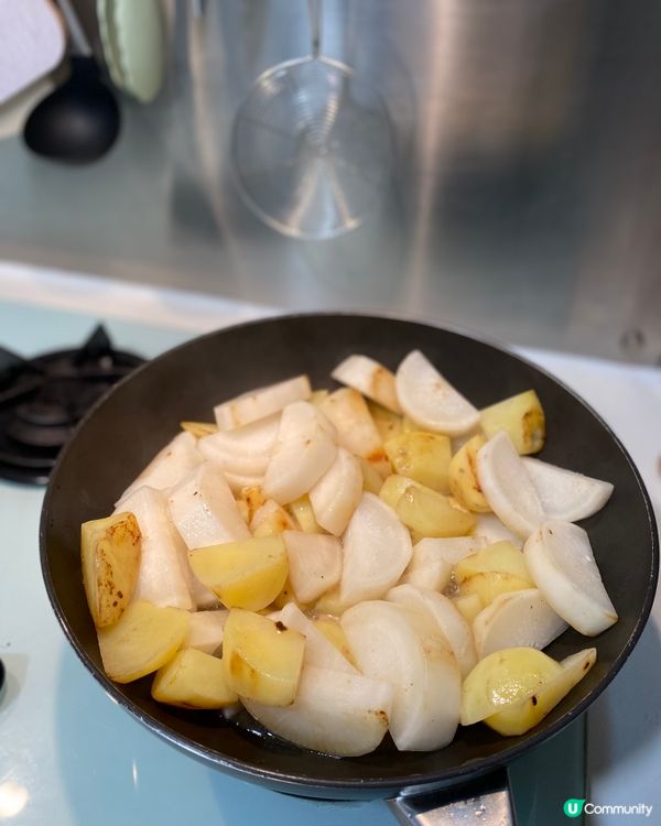 咖喱薯仔白蘿蔔黃油雞翼