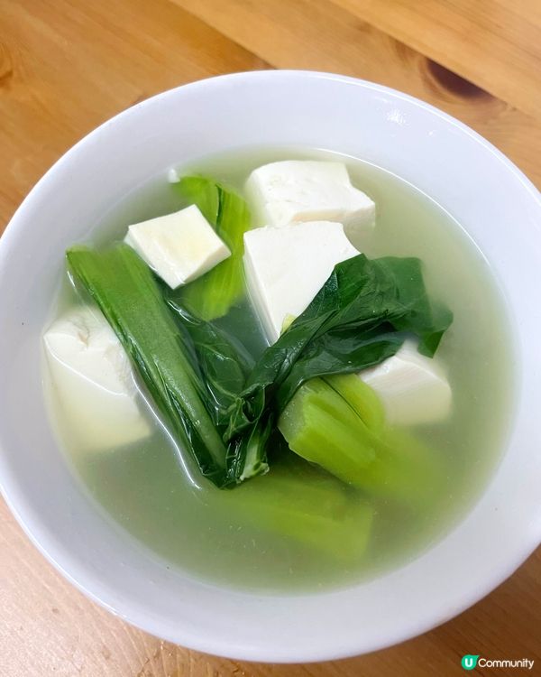 清淡健康之選，青菜豆腐湯，可補充蛋白質和纖維，喝後不會喉嚨痛