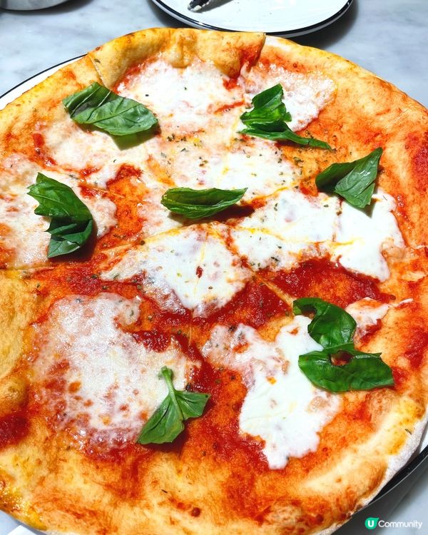 Margarita 🍕,薄脆pizza底，加上拉絲芝士，好滿...