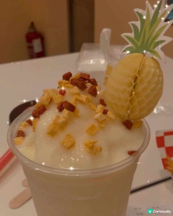 深水埗某間cafe嘅菠蘿沙冰 好fresh🍹