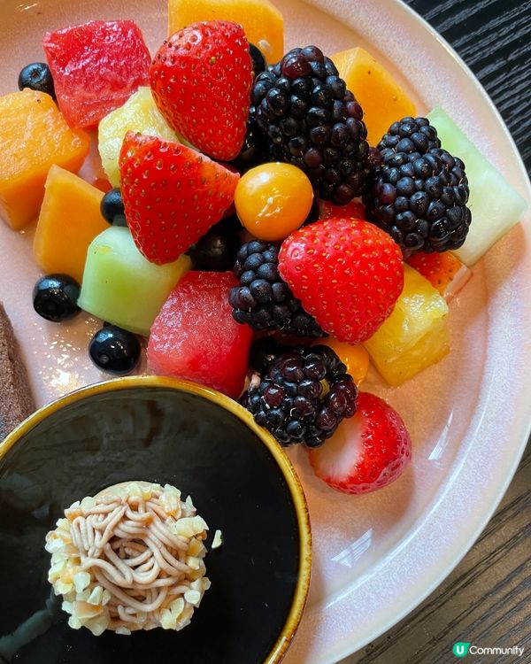 色彩繽紛水果配栗子撻