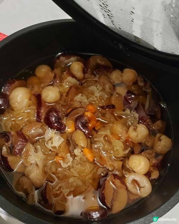 雪耳紅棗杞子圓肉桃膠糖水
