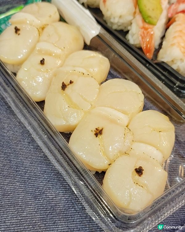 都有段時間冇食壽司，今日黎開灣仔見到宜間外賣壽司店好多人喎，...