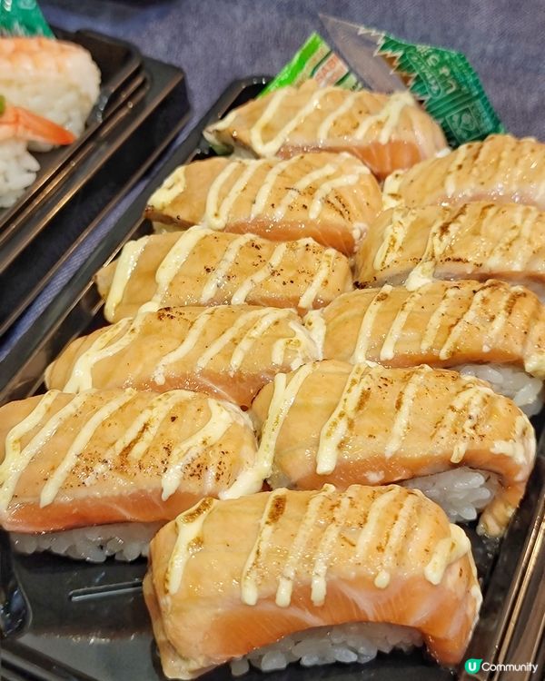 都有段時間冇食壽司，今日黎開灣仔見到宜間外賣壽司店好多人喎，...