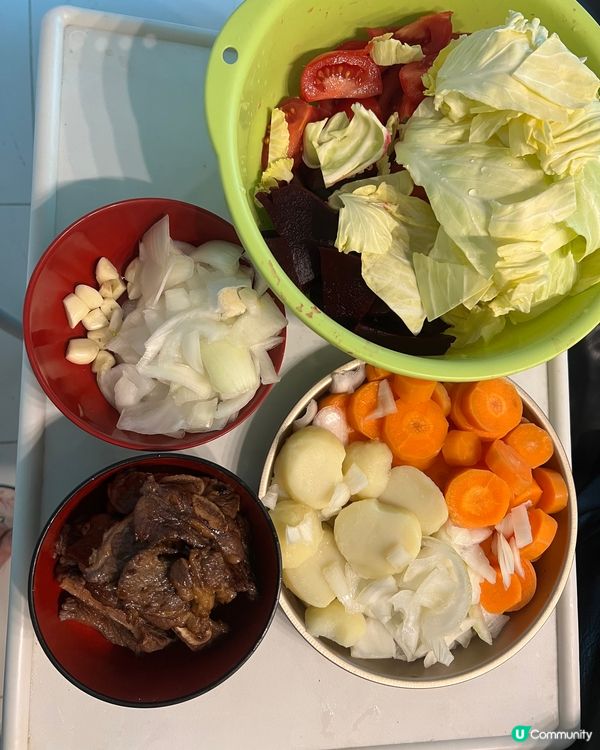 「蕃茄薯仔紅籮白牛肋骨煲」湯餸兩食