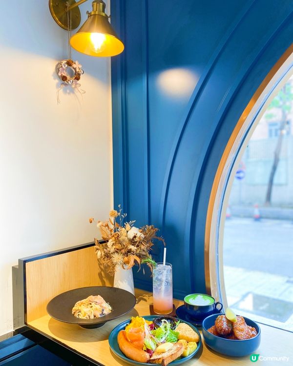 《遊走特色café》 