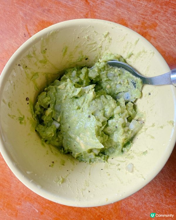 今日整咗牛油果洋蔥醬配芝士粒粒蛋蛋熟牛舌墨西哥卷🫔，加咗片薄...