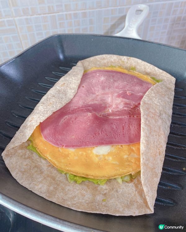 今日整咗牛油果洋蔥醬配芝士粒粒蛋蛋熟牛舌墨西哥卷🫔，加咗片薄...