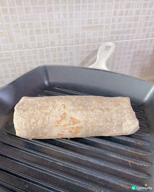 今日整咗牛油果洋蔥醬配芝士粒粒蛋蛋熟牛舌墨西哥卷🫔，加咗片薄...