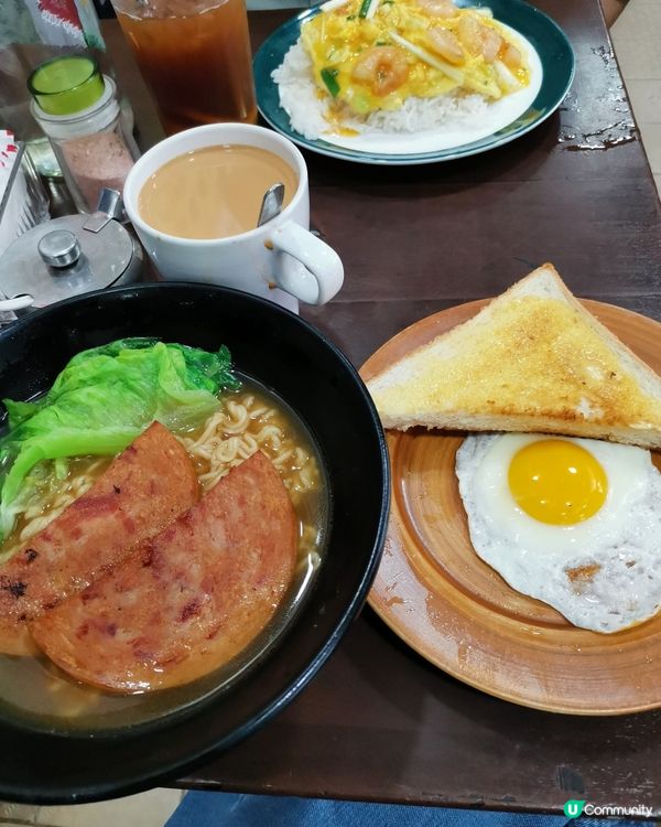 下午2：00仲可吃早餐,6款配料揀一款,話哂一丁面已加價,好...