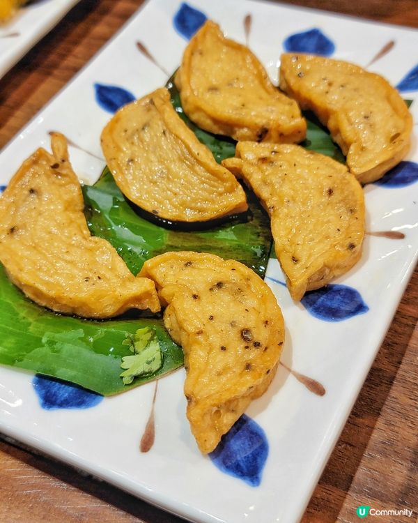 難得早收工，黎咗呢間食星馬菜嘅餐廳食返個下午茶。餐廳裝潢有星...