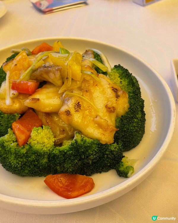 夜晚聚餐，好耐冇食過香芋麗鴨懷舊菜，上湯龍蝦米粉底，難得呢間...